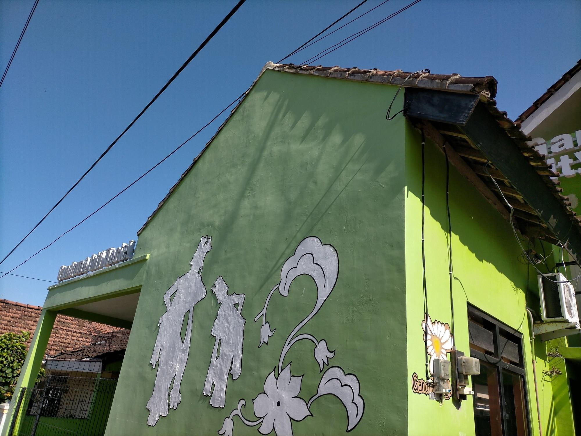 Gandrung City Hostel Баньюванги Экстерьер фото