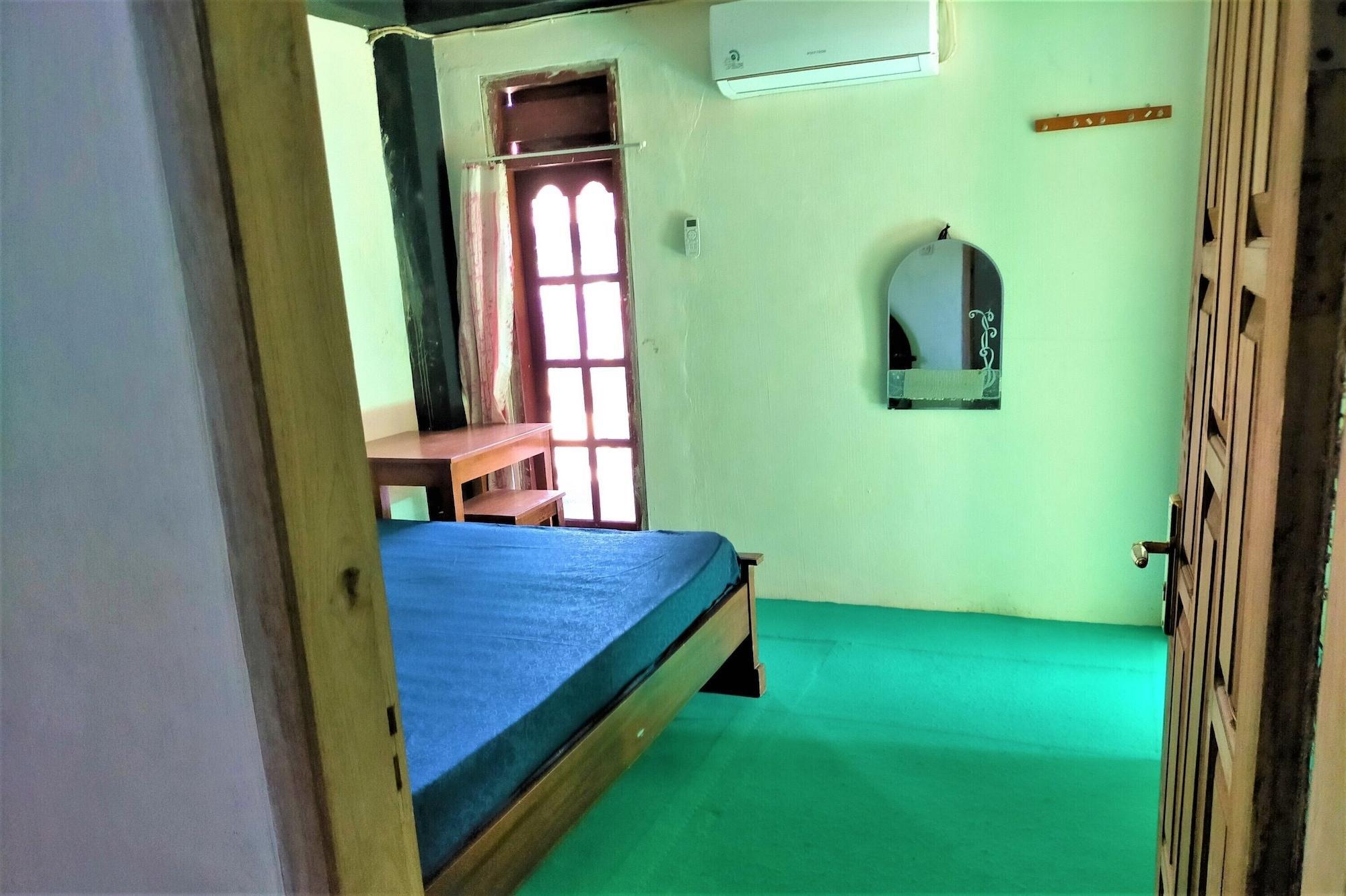 Gandrung City Hostel Баньюванги Экстерьер фото